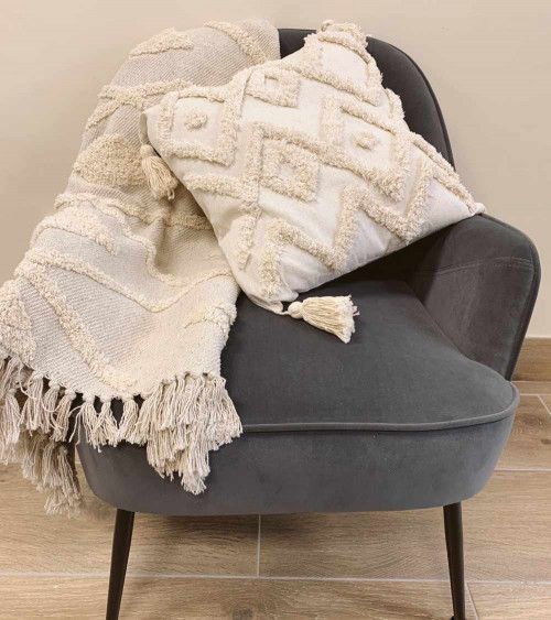 Butaca de terciopelo AMBERES con pata negra o dorada | Cambia Tus Muebles